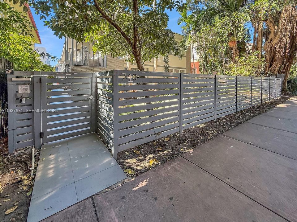 На продажу: $450,000 (2 спален, 2 ванн, 671 Квадратных фут)