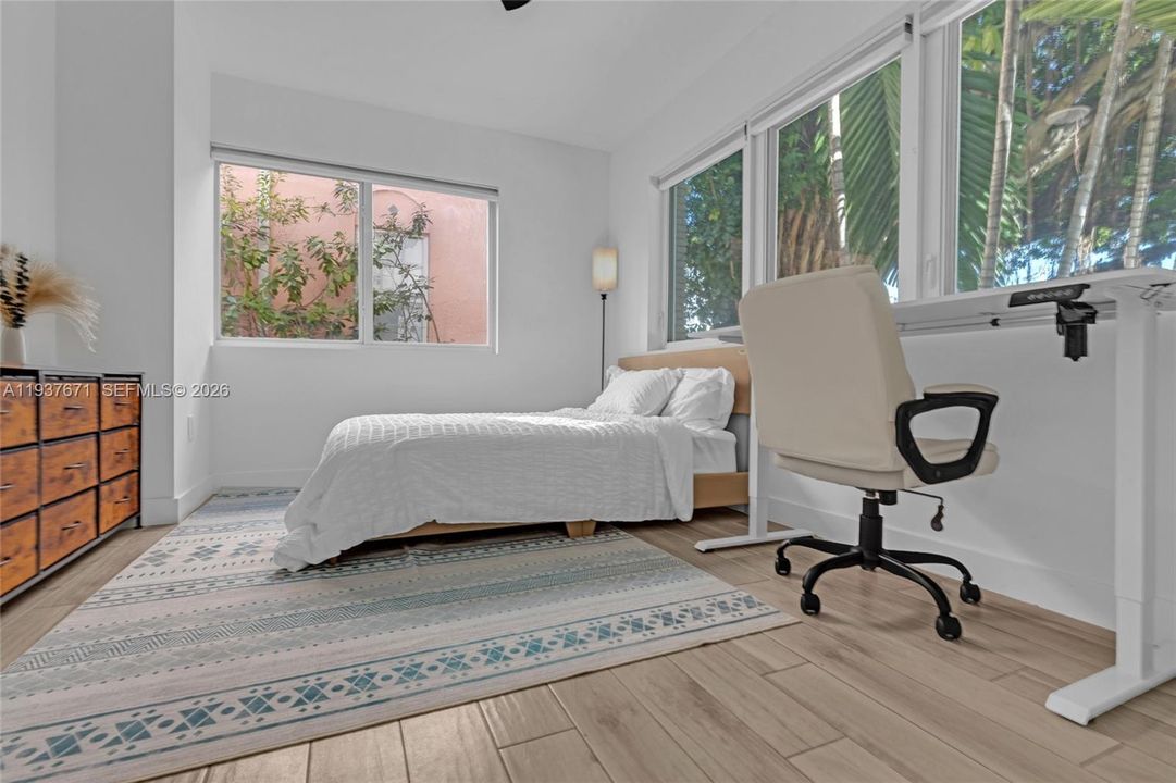 На продажу: $450,000 (2 спален, 2 ванн, 671 Квадратных фут)