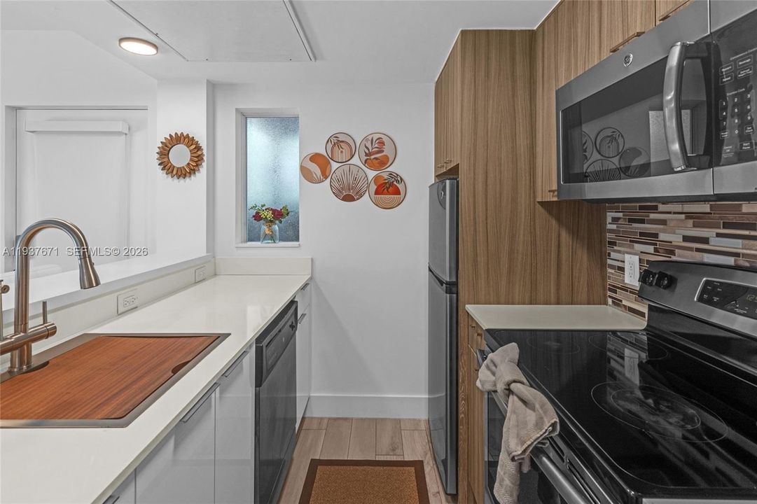 На продажу: $450,000 (2 спален, 2 ванн, 671 Квадратных фут)