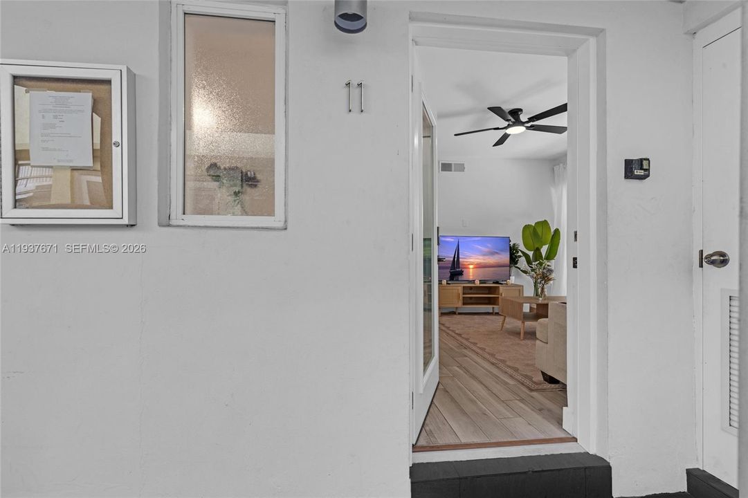 На продажу: $450,000 (2 спален, 2 ванн, 671 Квадратных фут)