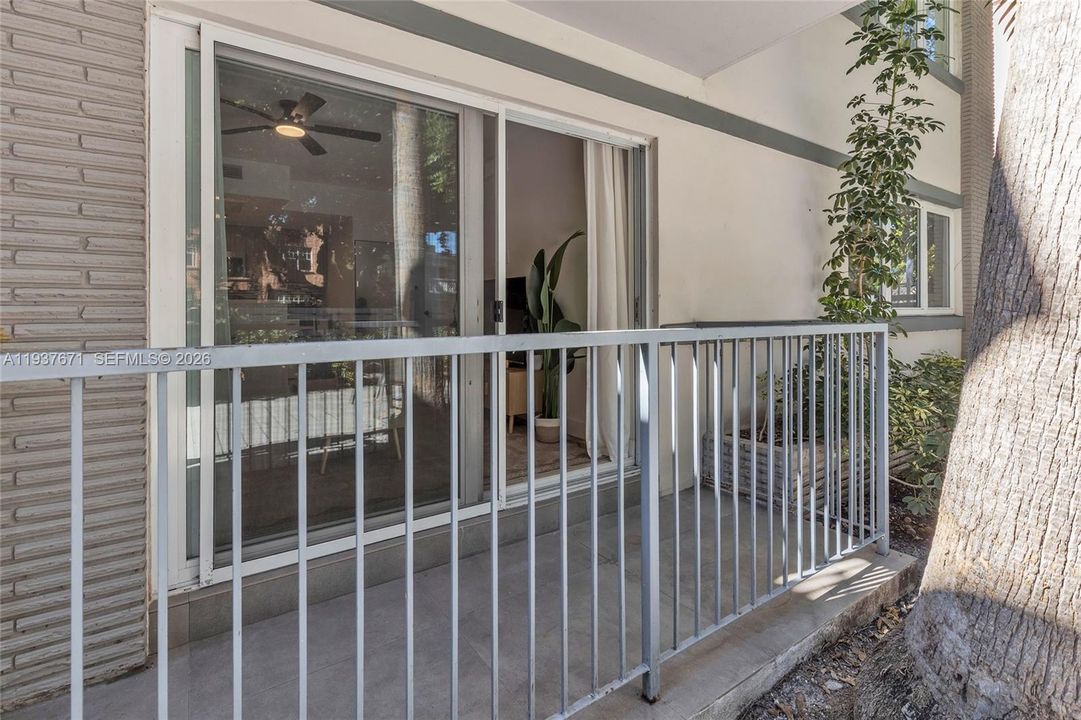 На продажу: $450,000 (2 спален, 2 ванн, 671 Квадратных фут)