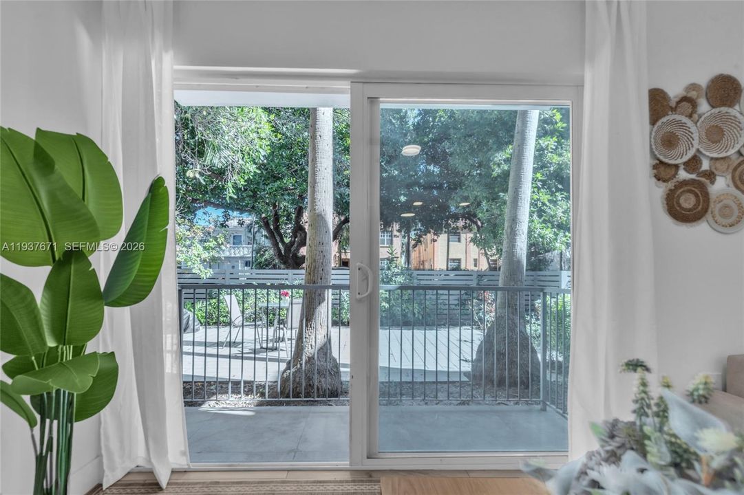 На продажу: $450,000 (2 спален, 2 ванн, 671 Квадратных фут)