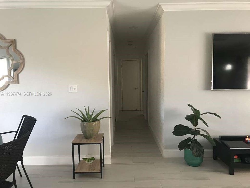 出租: $3,100 (3 贝兹, 2 浴室, 1296 平方英尺)