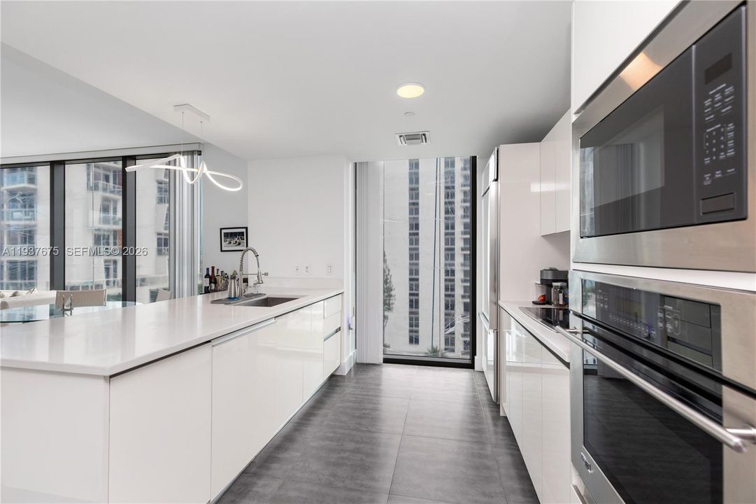 En Venta: $999,000 (3 camas, 2 baños, 1395 Pies cuadrados)