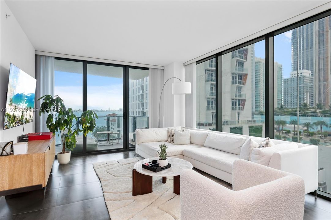 En Venta: $999,000 (3 camas, 2 baños, 1395 Pies cuadrados)