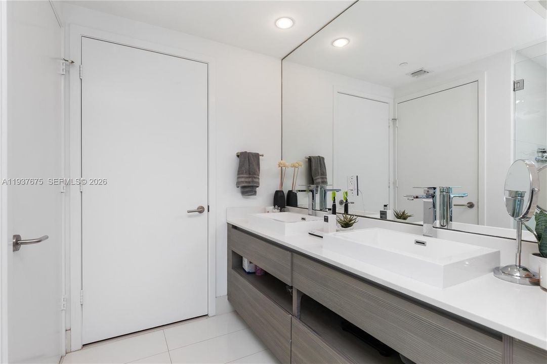 En Venta: $999,000 (3 camas, 2 baños, 1395 Pies cuadrados)