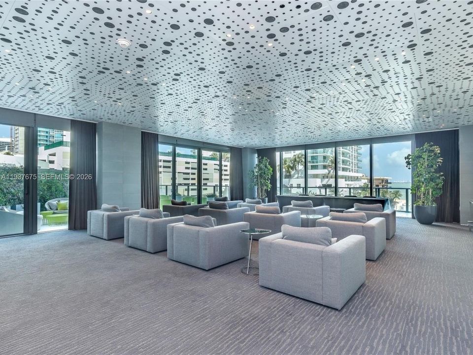 En Venta: $999,000 (3 camas, 2 baños, 1395 Pies cuadrados)