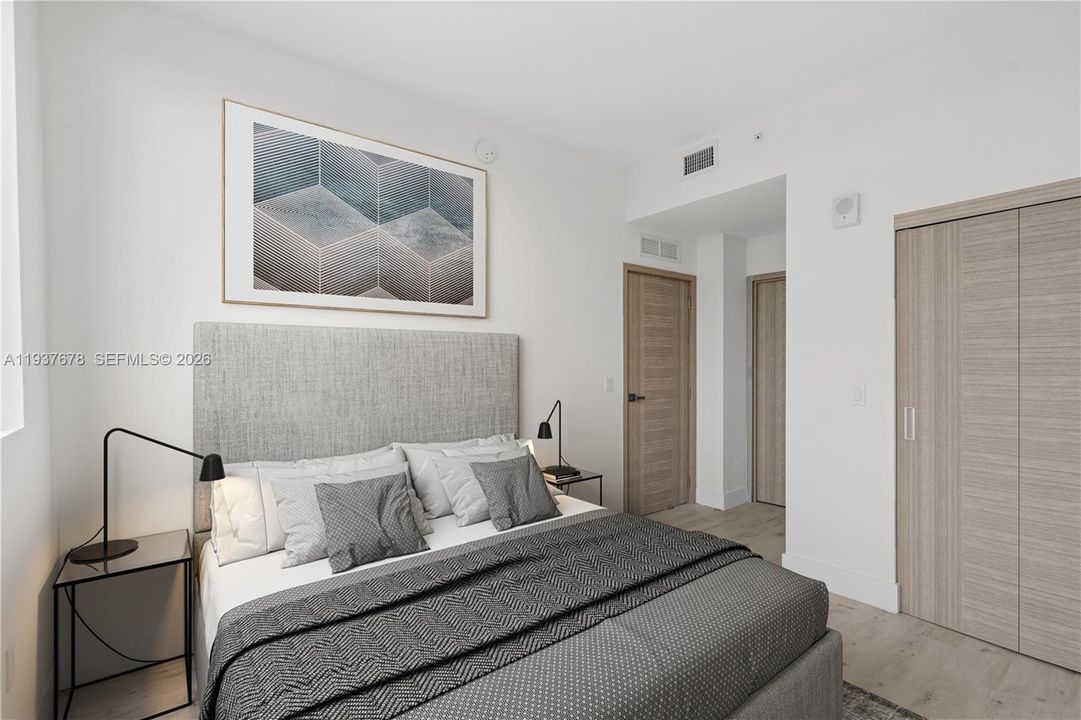 出租: $3,000 (2 贝兹, 2 浴室, 823 平方英尺)