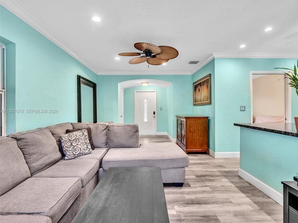 En Venta: $475,000 (3 camas, 1 baños, 925 Pies cuadrados)