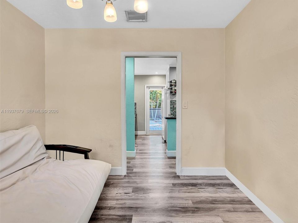 En Venta: $475,000 (3 camas, 1 baños, 925 Pies cuadrados)