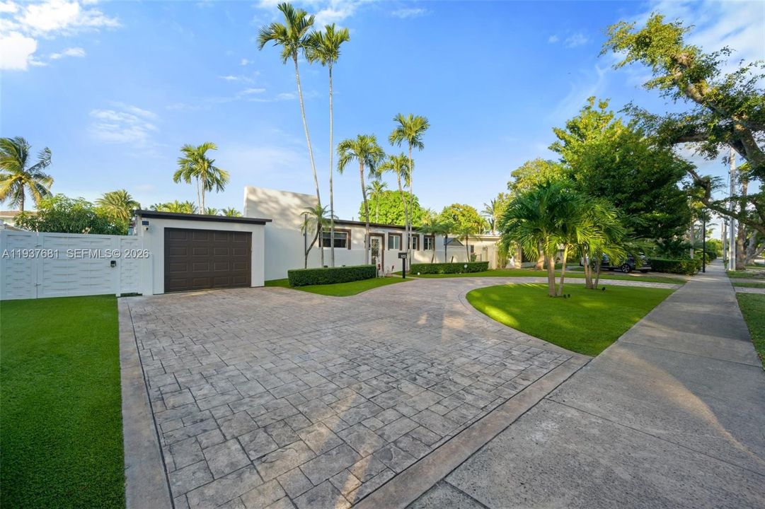 For Rent: $8,500 (3 beds, 2 baths, 1554 Square Feet)