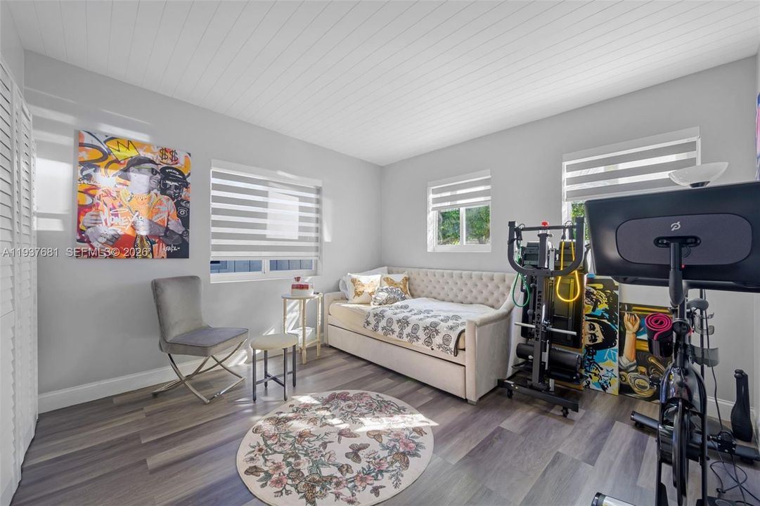 For Rent: $8,500 (3 beds, 2 baths, 1554 Square Feet)