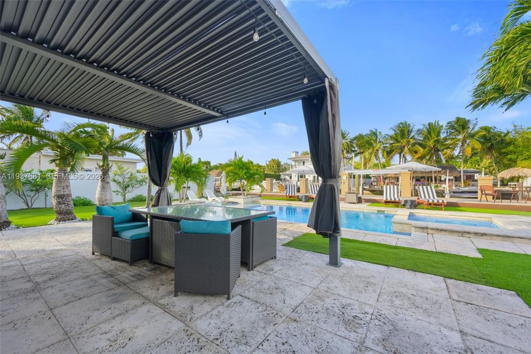 For Rent: $8,500 (3 beds, 2 baths, 1554 Square Feet)