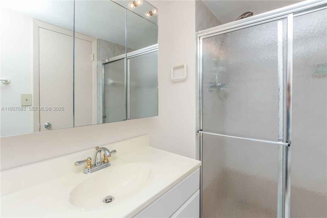 For Sale: $255,000 (2 beds, 2 baths, 1300 Square Feet)