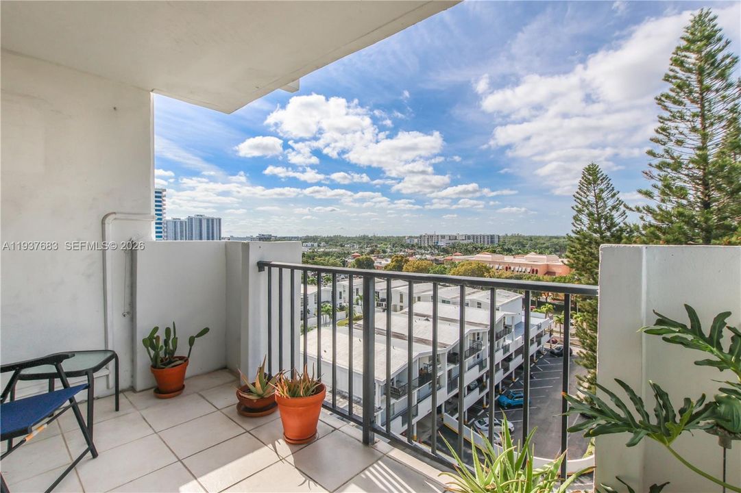 For Sale: $255,000 (2 beds, 2 baths, 1300 Square Feet)