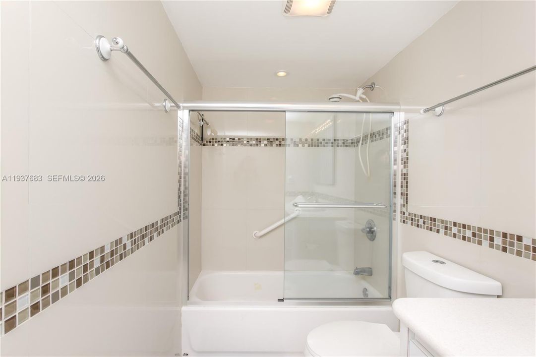 For Sale: $255,000 (2 beds, 2 baths, 1300 Square Feet)