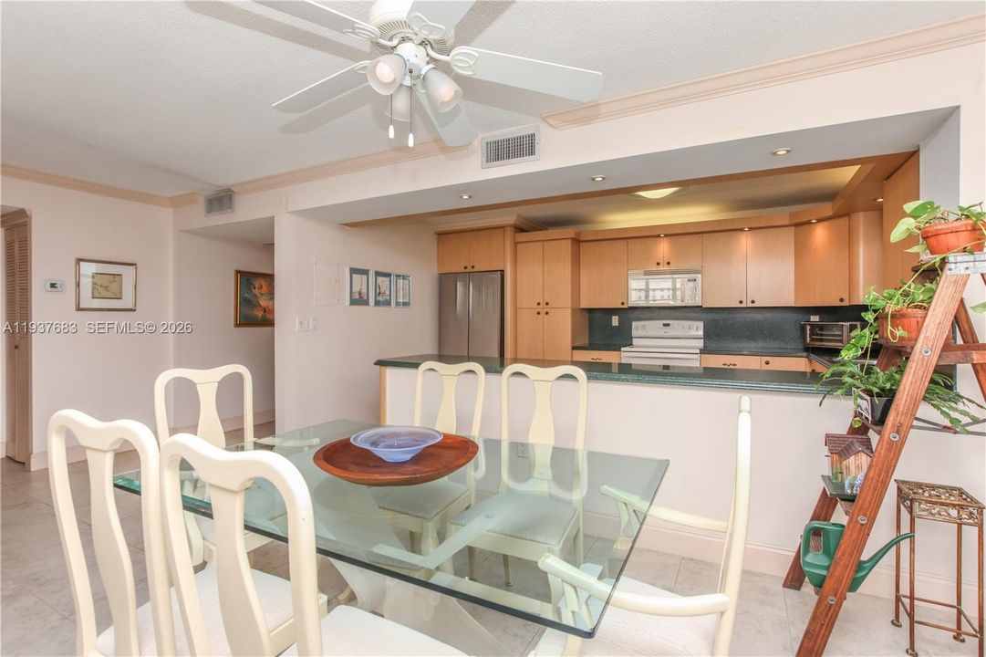 For Sale: $255,000 (2 beds, 2 baths, 1300 Square Feet)