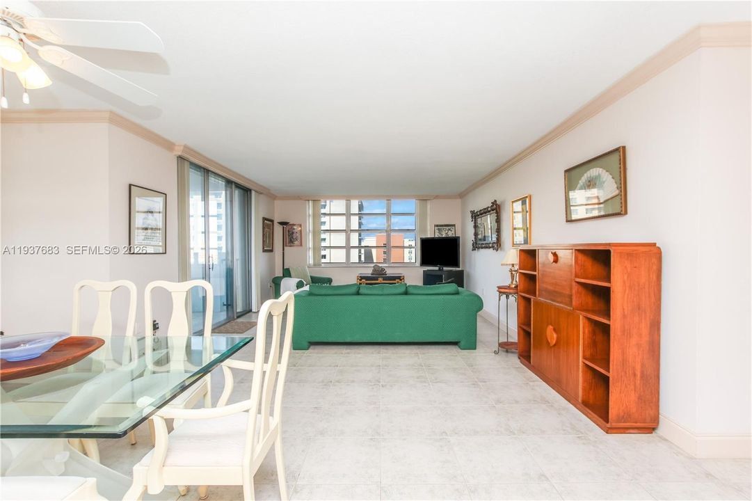 For Sale: $255,000 (2 beds, 2 baths, 1300 Square Feet)