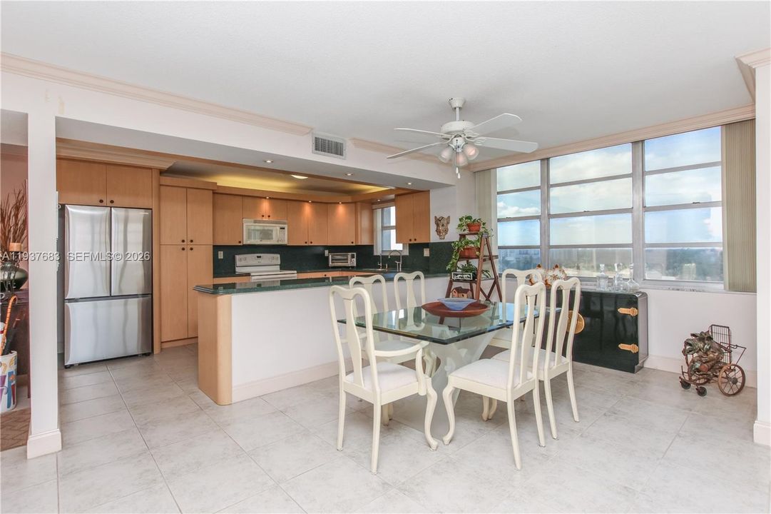 For Sale: $255,000 (2 beds, 2 baths, 1300 Square Feet)