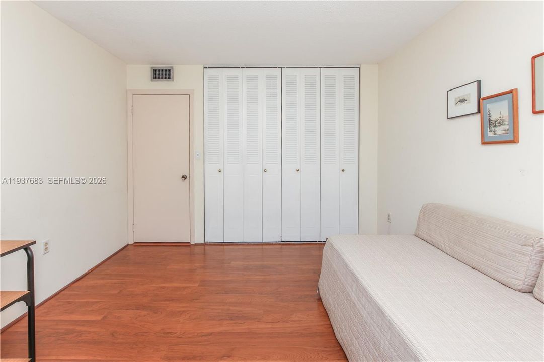 For Sale: $255,000 (2 beds, 2 baths, 1300 Square Feet)