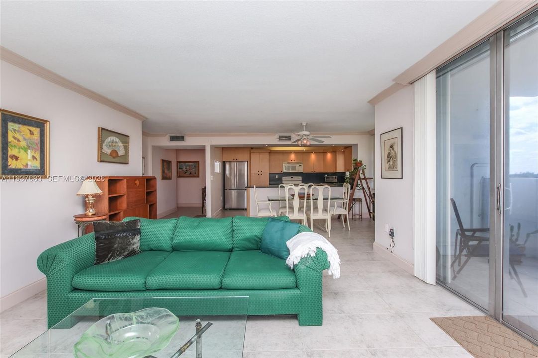 For Sale: $255,000 (2 beds, 2 baths, 1300 Square Feet)