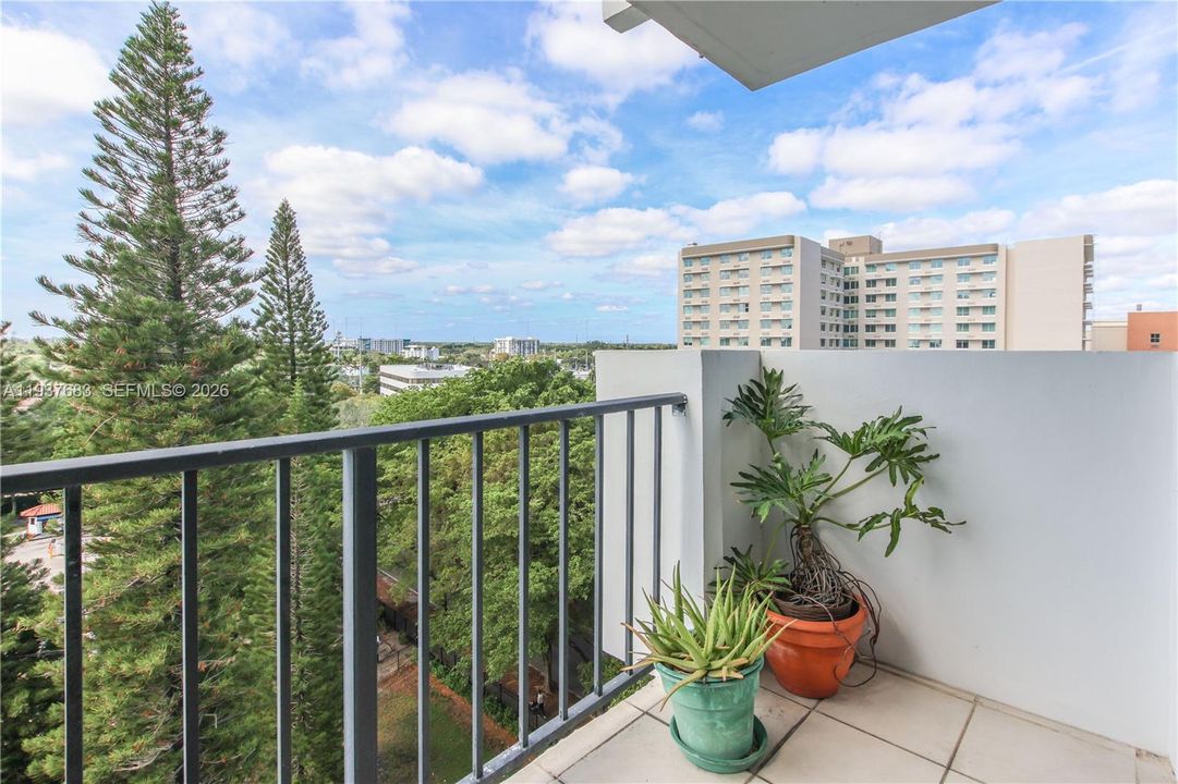 For Sale: $255,000 (2 beds, 2 baths, 1300 Square Feet)