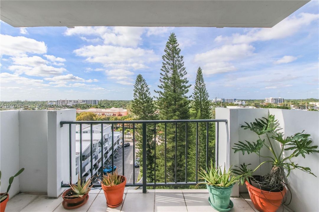 For Sale: $255,000 (2 beds, 2 baths, 1300 Square Feet)