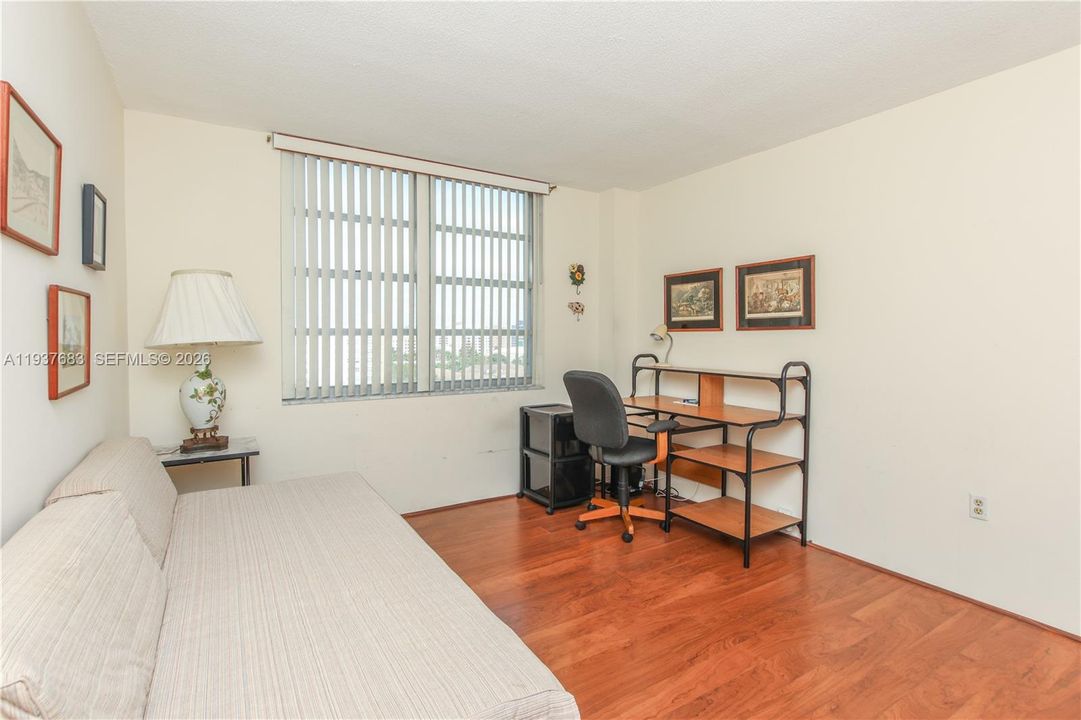 For Sale: $255,000 (2 beds, 2 baths, 1300 Square Feet)