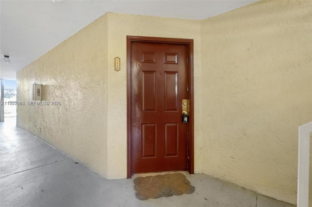 For Rent: $2,300 (2 beds, 2 baths, 1065 Square Feet)