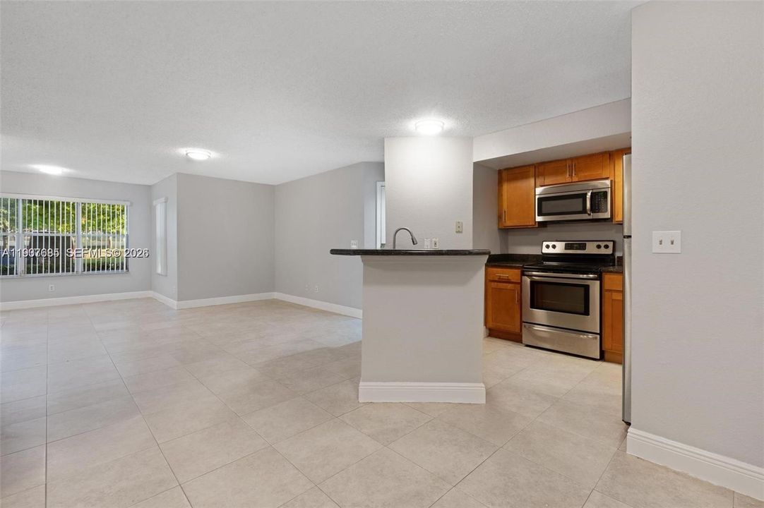 For Rent: $2,300 (2 beds, 2 baths, 1065 Square Feet)