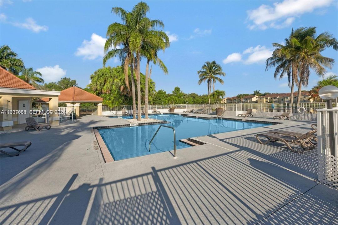 For Rent: $2,300 (2 beds, 2 baths, 1065 Square Feet)