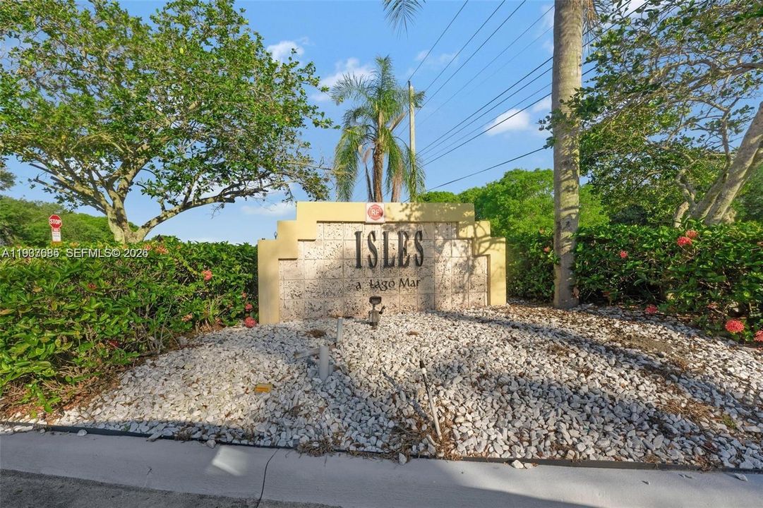 For Rent: $2,300 (2 beds, 2 baths, 1065 Square Feet)