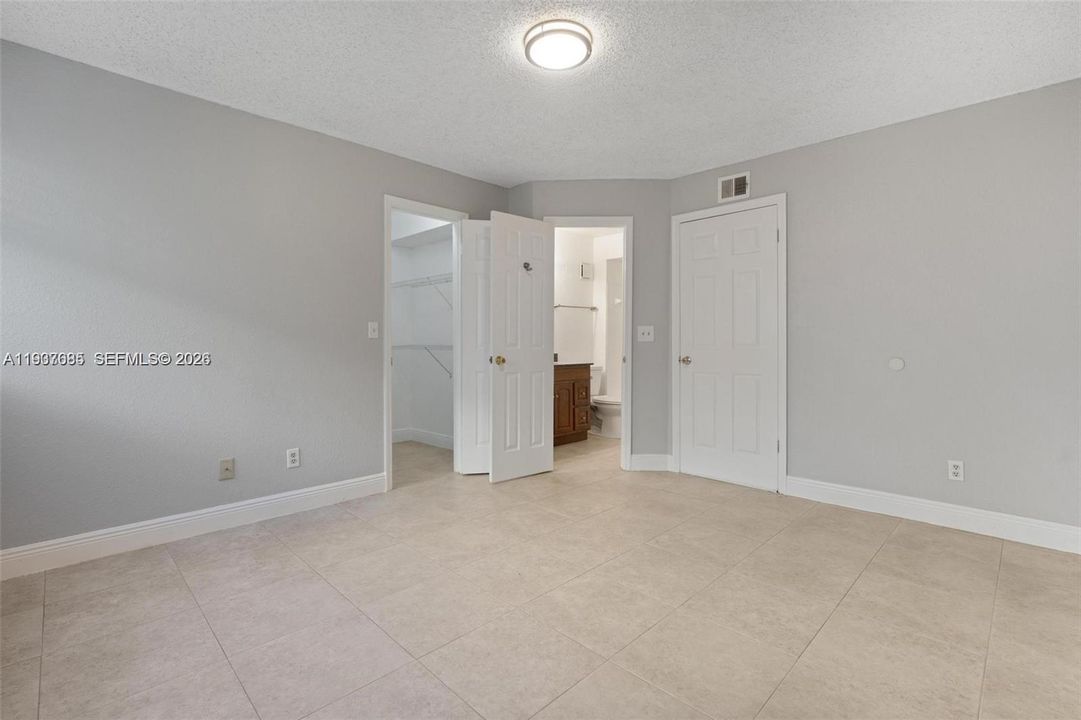 For Rent: $2,300 (2 beds, 2 baths, 1065 Square Feet)