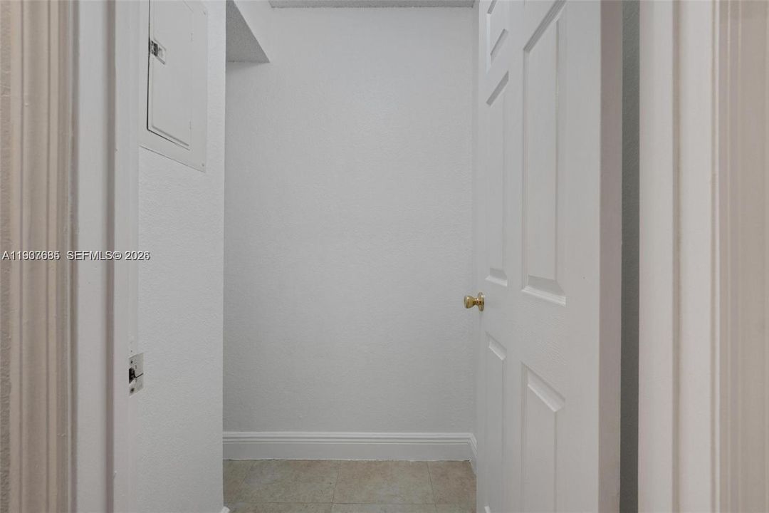 For Rent: $2,300 (2 beds, 2 baths, 1065 Square Feet)