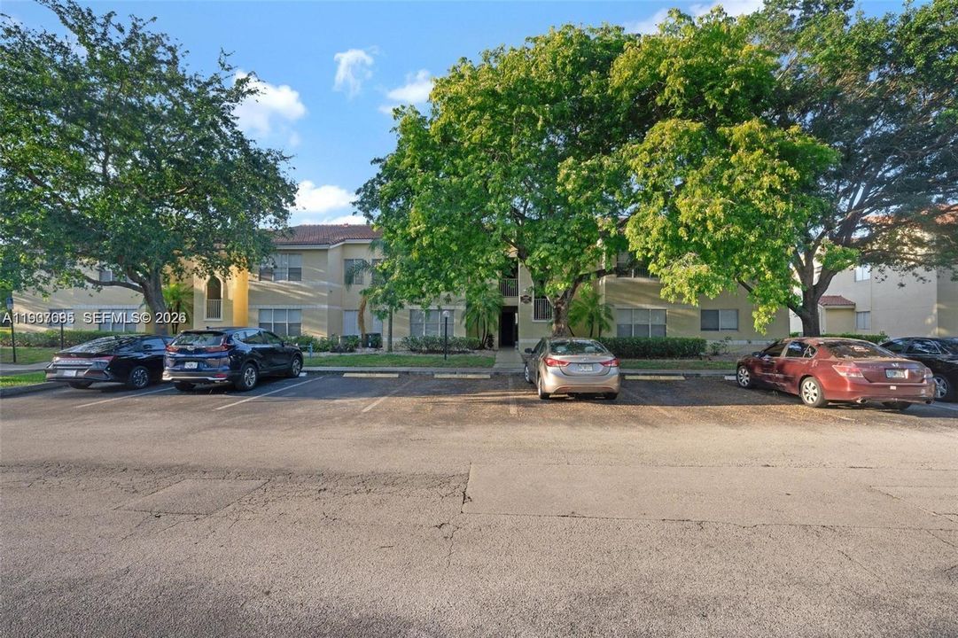 For Rent: $2,300 (2 beds, 2 baths, 1065 Square Feet)