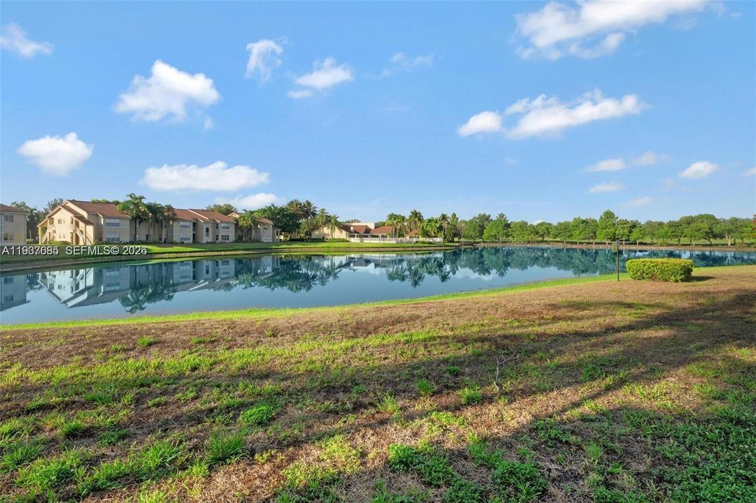 For Rent: $2,300 (2 beds, 2 baths, 1065 Square Feet)