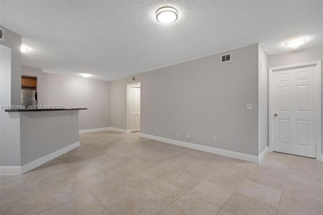 For Rent: $2,300 (2 beds, 2 baths, 1065 Square Feet)