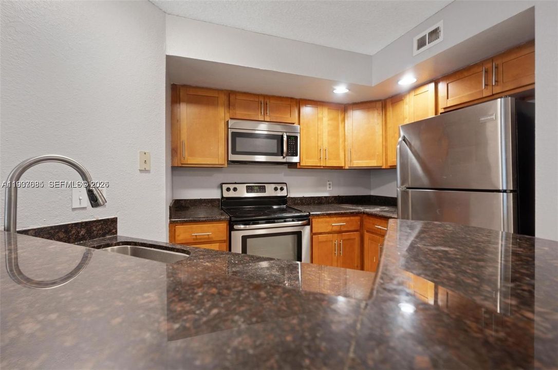 For Rent: $2,300 (2 beds, 2 baths, 1065 Square Feet)