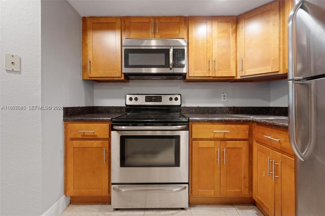 For Rent: $2,300 (2 beds, 2 baths, 1065 Square Feet)