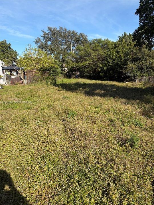 待售: $2,500 (0.15 acres)