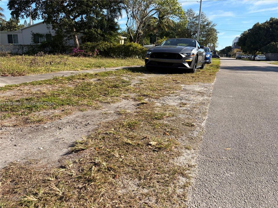 待售: $2,500 (0.15 acres)