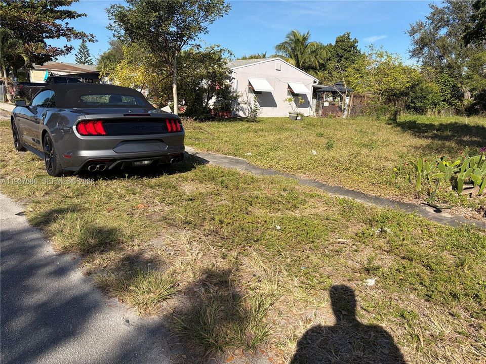 待售: $2,500 (0.15 acres)