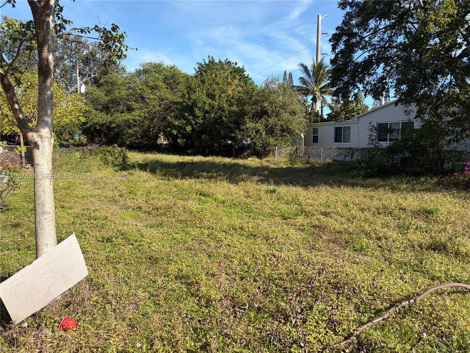 待售: $2,500 (0.15 acres)