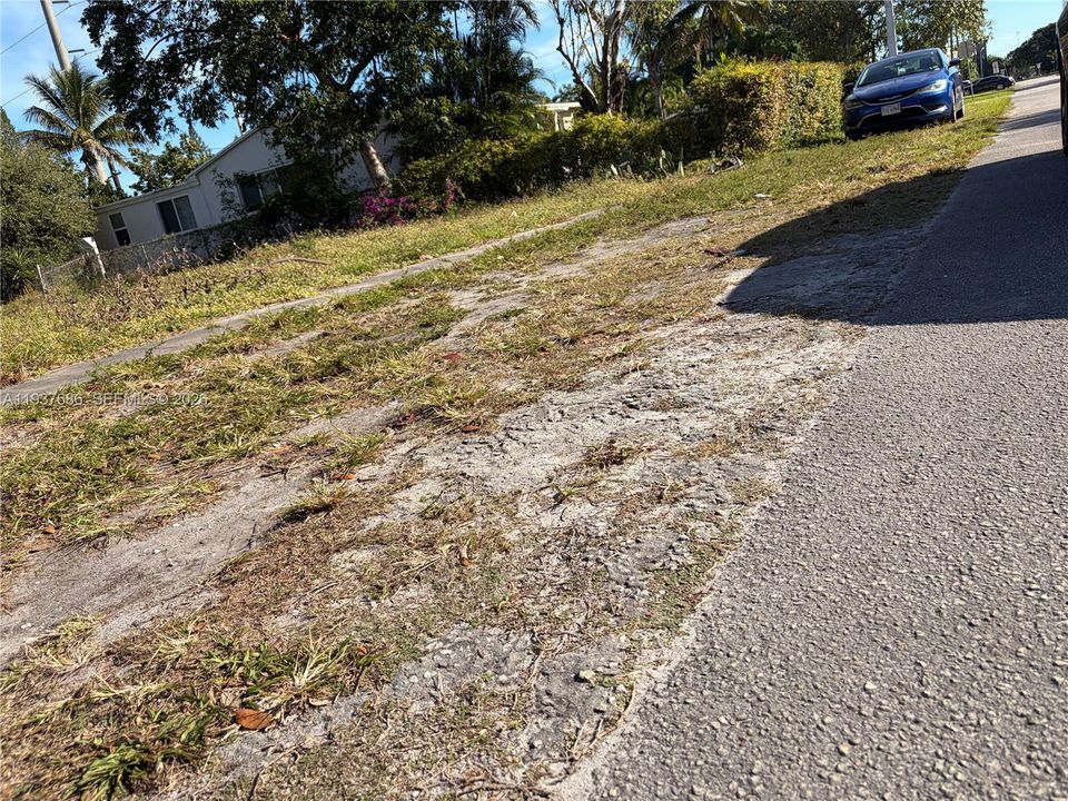 待售: $2,500 (0.15 acres)