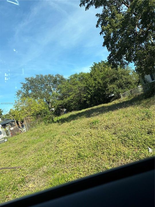 待售: $2,500 (0.15 acres)