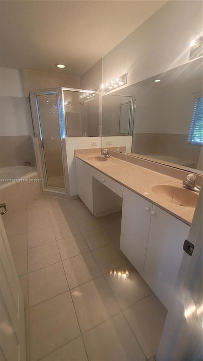 For Rent: $2,600 (2 beds, 2 baths, 1678 Square Feet)