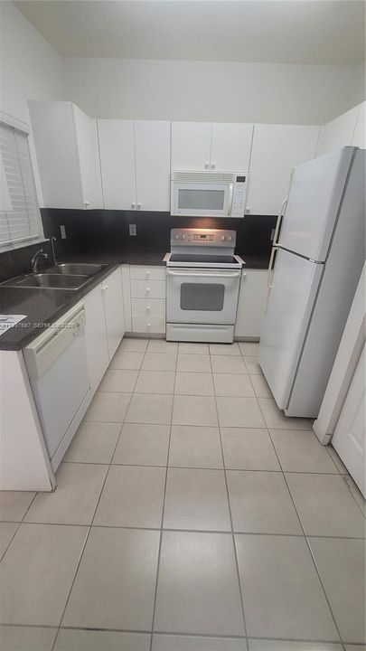 For Rent: $2,600 (2 beds, 2 baths, 1678 Square Feet)