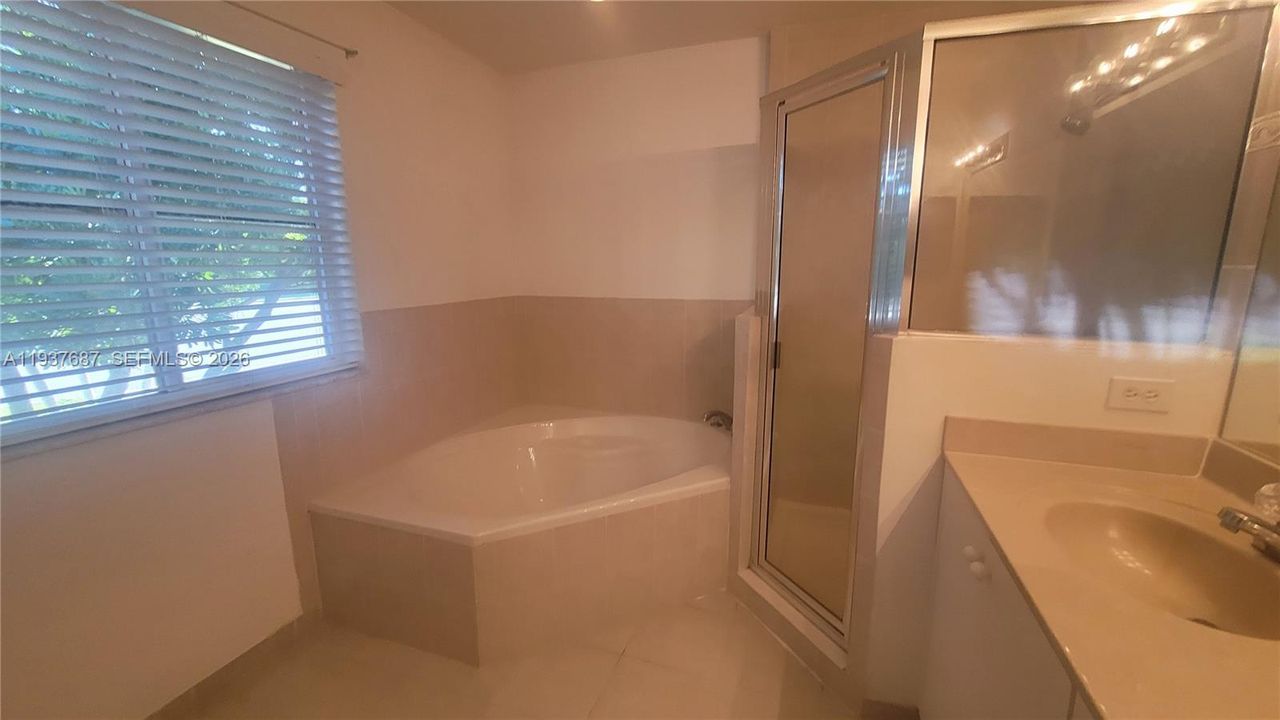 For Rent: $2,600 (2 beds, 2 baths, 1678 Square Feet)