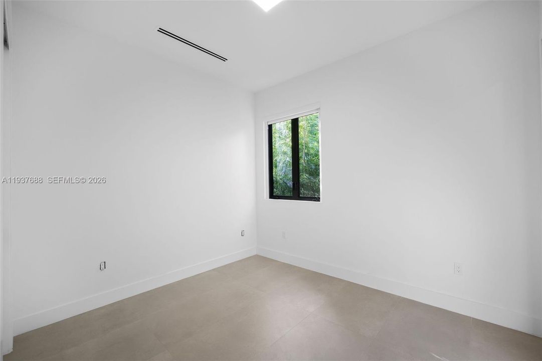 For Sale: $2,285,000 (4 beds, 5 baths, 2424 Square Feet)