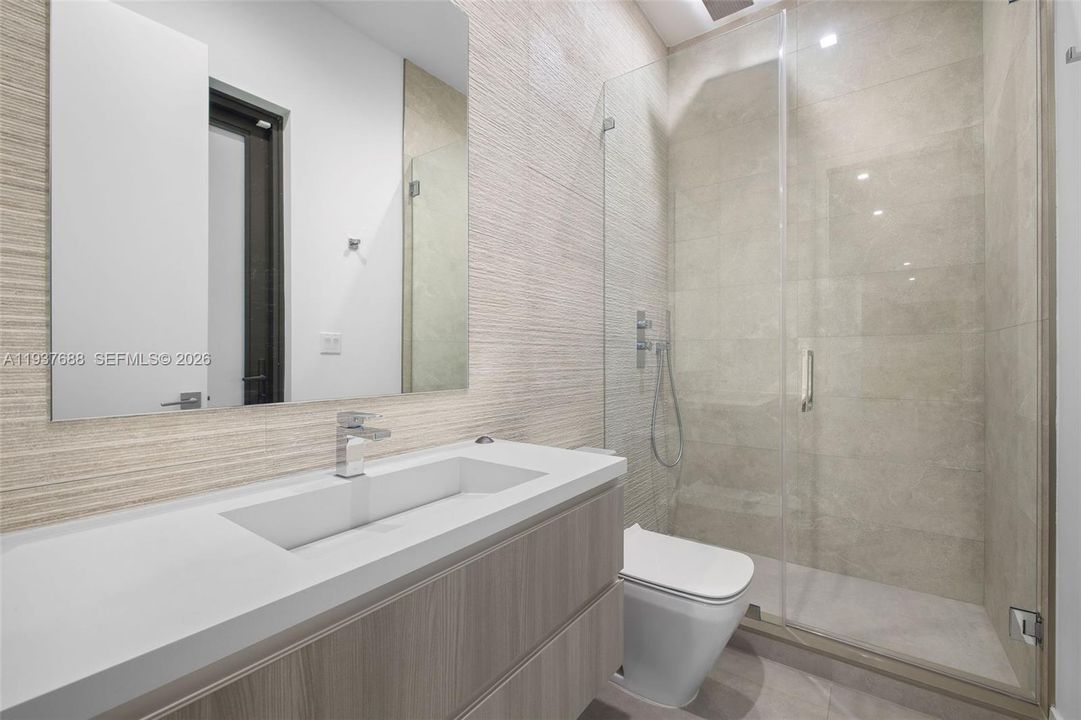 For Sale: $2,285,000 (4 beds, 5 baths, 2424 Square Feet)